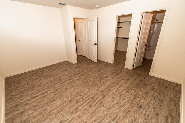 Building Photo - 8743 Tesoro Hills