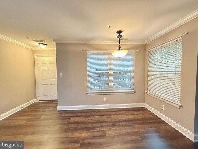 Building Photo - 13407 Shady Knoll Dr