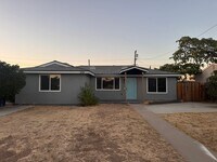 Building Photo - Single Family Home