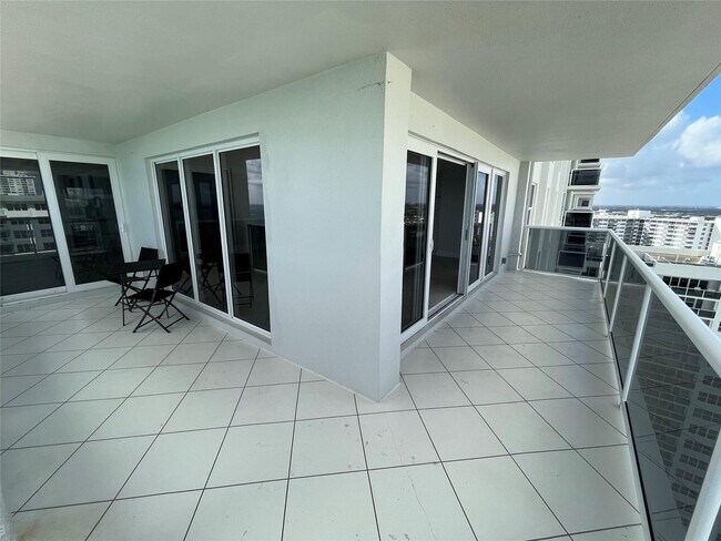 Building Photo - 3500 Galt Ocean Dr