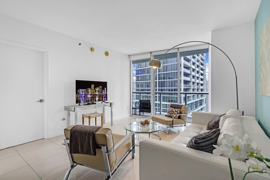 Building Photo - 485 Brickell Ave