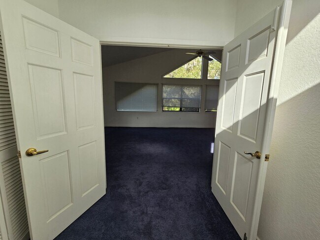 Building Photo - Rarely Available 3 bed/ 2 bath in Hidden River in Myakka