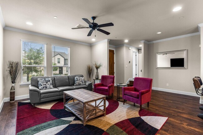 Building Photo - 1225 Pebblebrook Ln