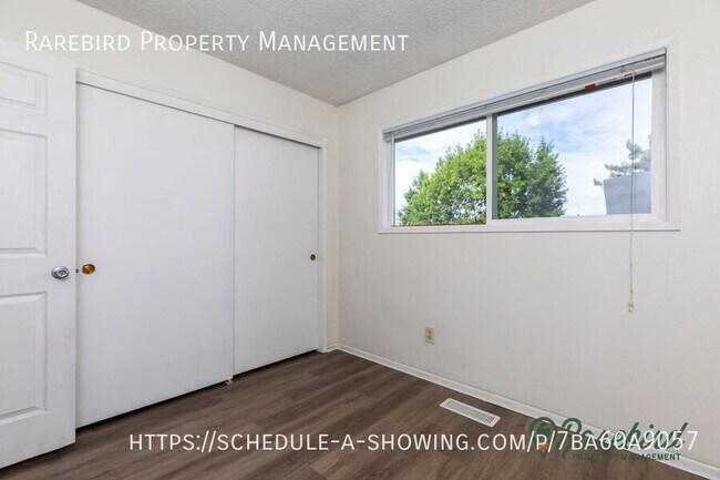 Building Photo - $500 OFF SPECIAL! 2 bed, 1 bath available ...