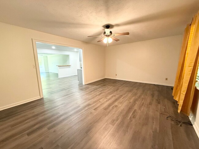 Building Photo - 340 Oran Rd