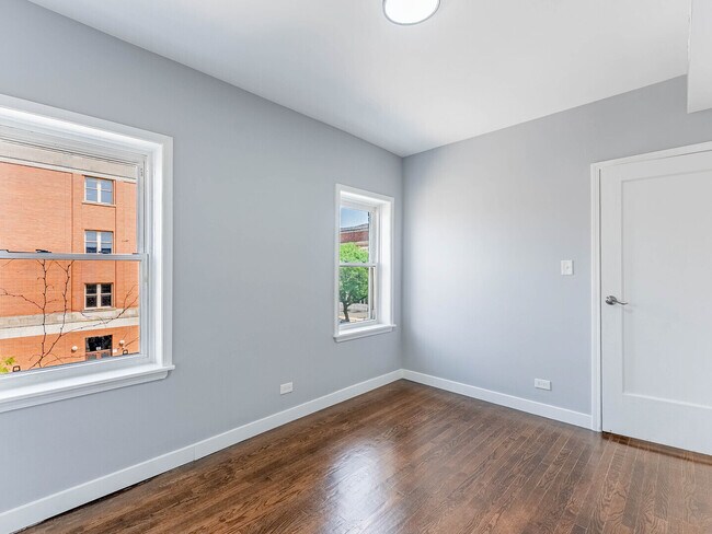 Building Photo - 7630 N Marshfield Ave