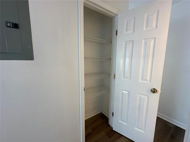 Building Photo - 1817 Townhall Ln