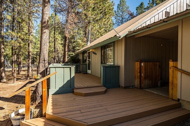 Building Photo - Beautiful Home- Backs up to BLM Land