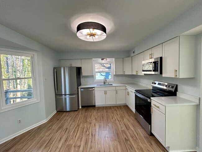 Building Photo - Fully Renovated One-Level Home in the heart of Chesterfield – New HVAC, Windows & Stunning Kitchen!