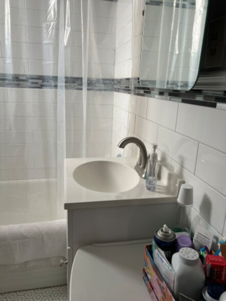 Building Photo - 257 Gano St