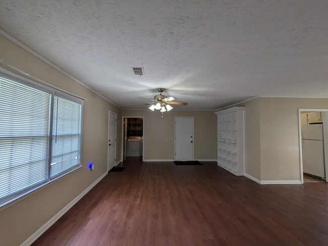 Building Photo - 813 McLemore Dr