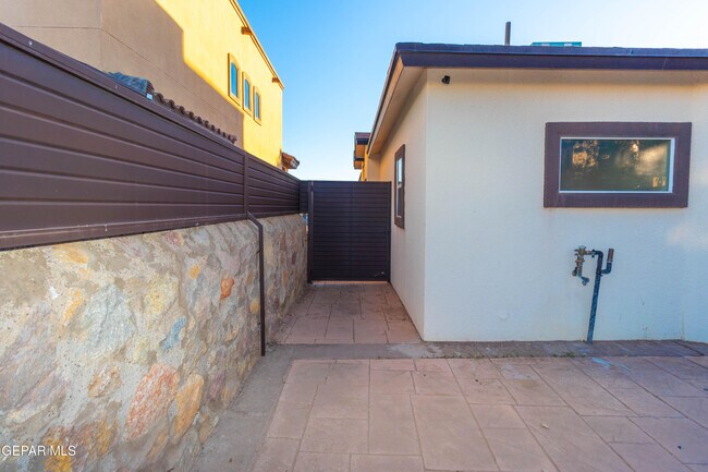 Building Photo - 5349 Jose Duran Ln