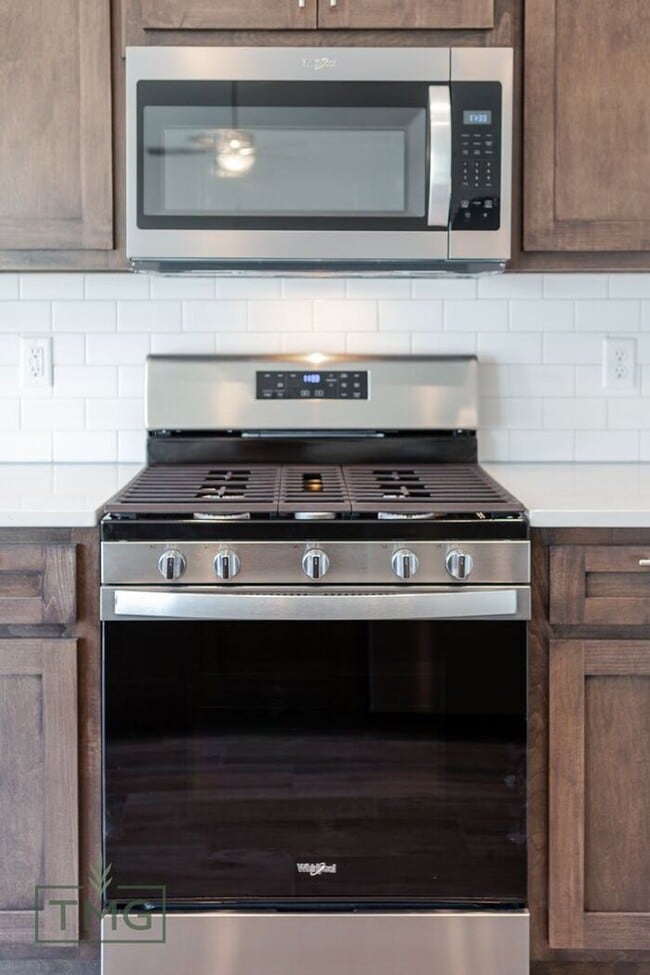 Building Photo - Naples: Your Stylish Haven in Owasso