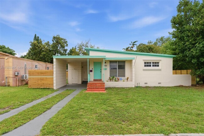 Building Photo - 1620 NE 160th St