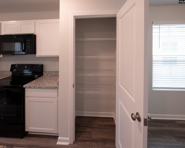 Building Photo - 859 Summerwood Ln