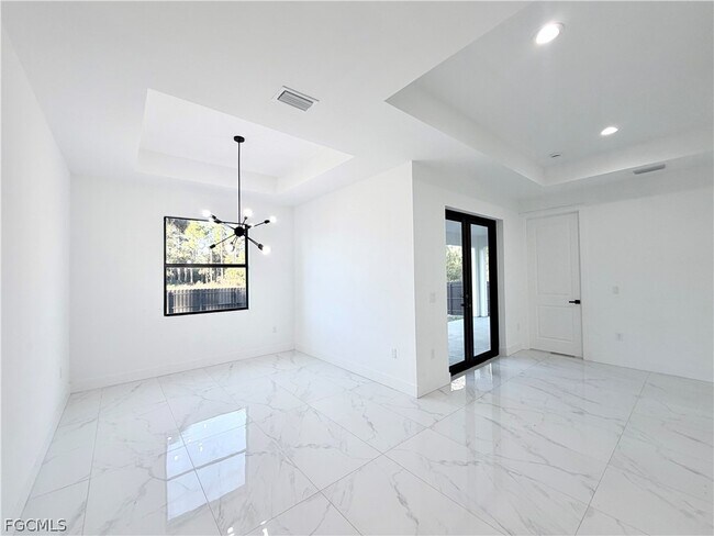 Building Photo - 312 Rosanna Ave