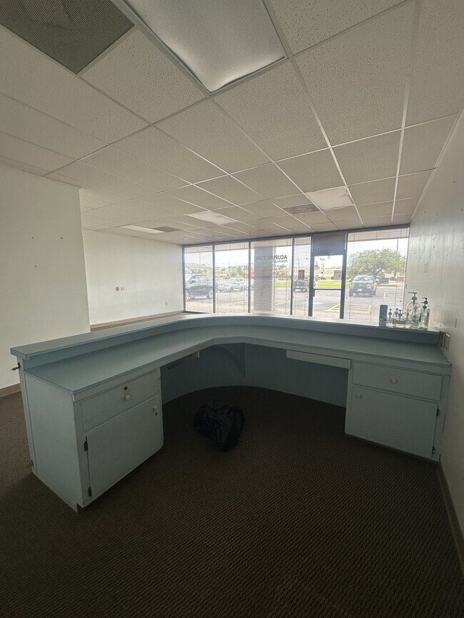 Building Photo - 2662 Hwy 290 W