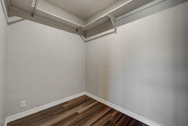 Building Photo - 1011 W Gemini Rd