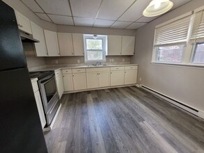 Building Photo - 123 W Main St