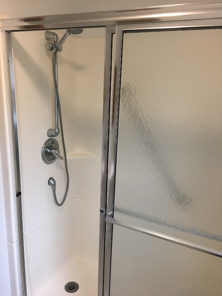 Building Photo - 1021 Valley Dr NW