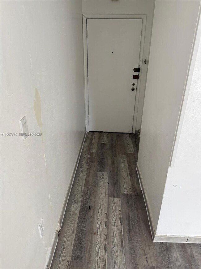 Building Photo - 2498 SW 17th Ave