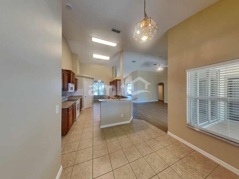 Building Photo - 1075 Princeton Dr