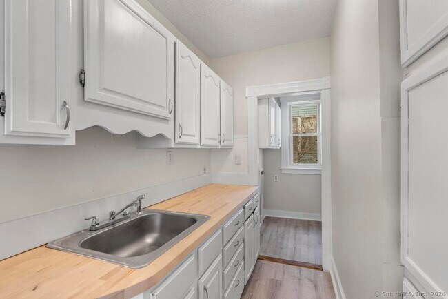 Building Photo - 49 Belden St