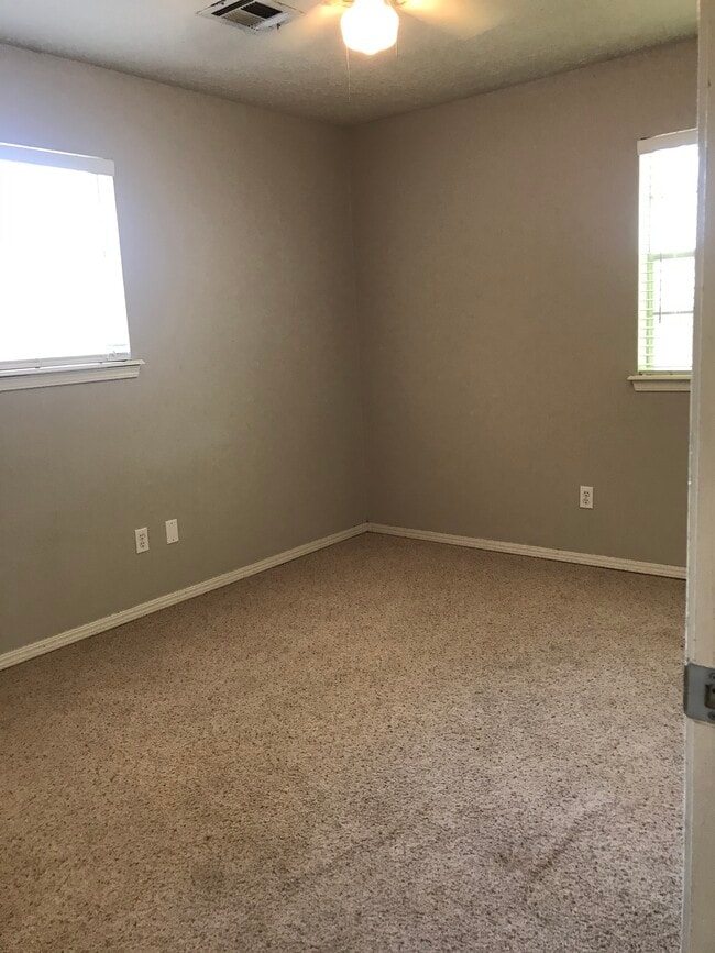 Building Photo - 2349 Houston Avenue