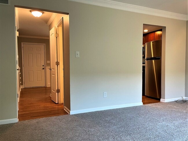 Building Photo - 2575 Olde Hill Ct N