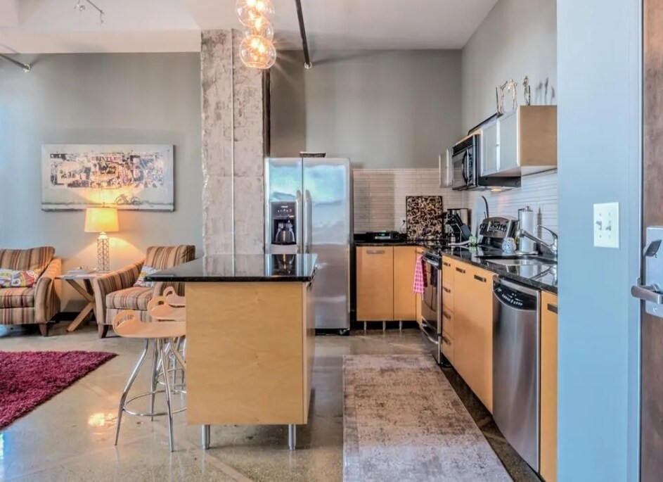 Building Photo - 350 Saint Peter St