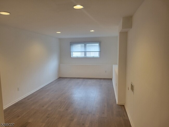 Building Photo - 151 Clarken Dr