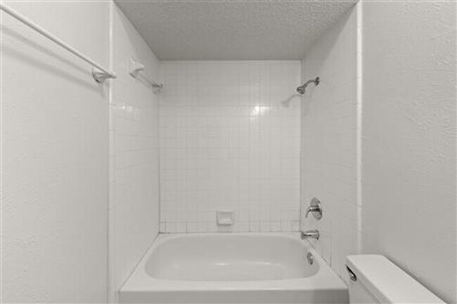 Building Photo - 2205 Foxcroft Ln
