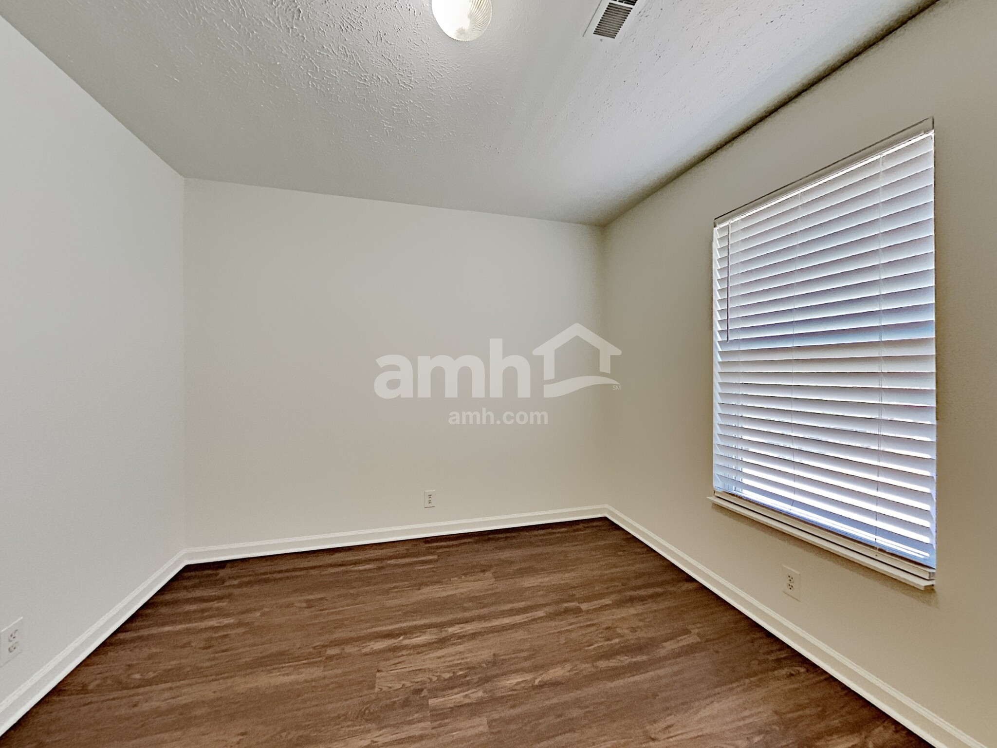 Building Photo - 2425 Edencrest Dr