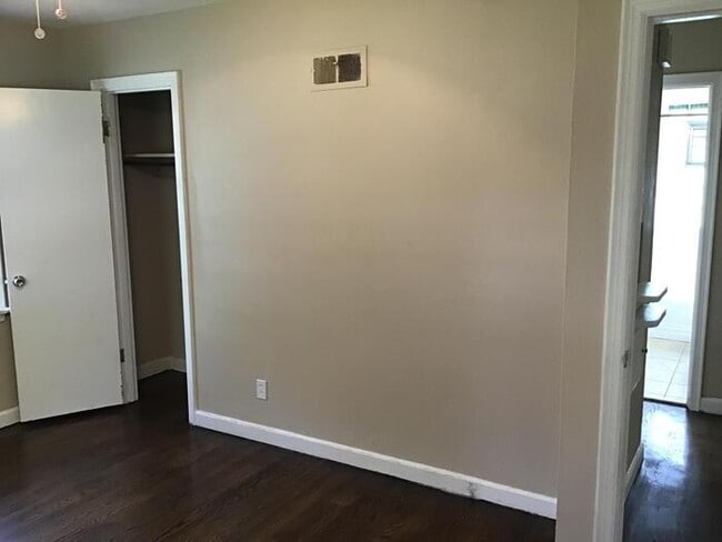 Building Photo - 1232 Duenke Dr