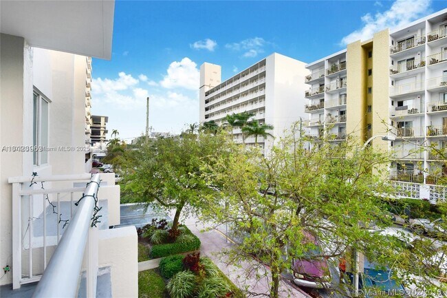 Building Photo - 1345 Lincoln Rd