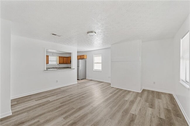Building Photo - 210 Tanglewood Ln
