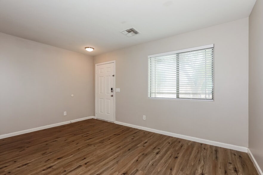 Building Photo - 1836 E Silversmith Trail