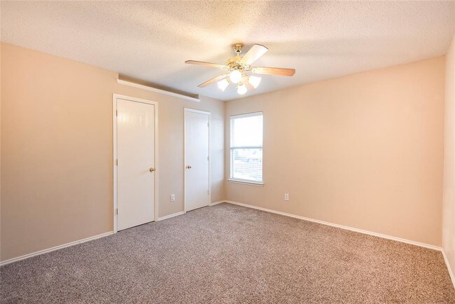 Building Photo - 5517 Vineyard Ln