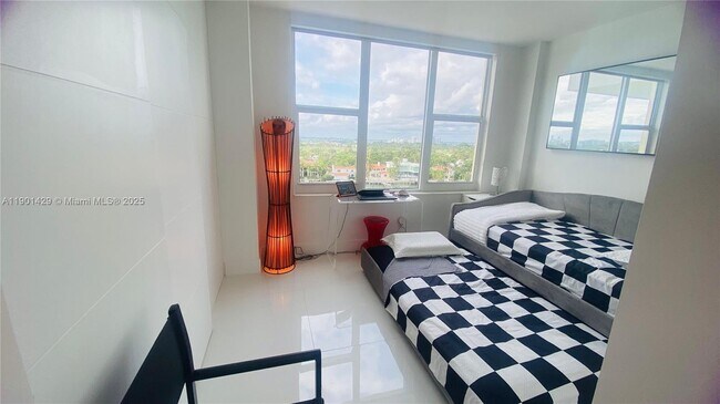 Building Photo - 5600 Collins Ave