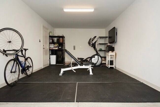 Building Photo - 2009 Symmes Cir