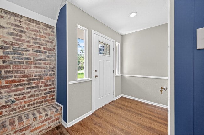 Building Photo - 105 Glenmora Ct