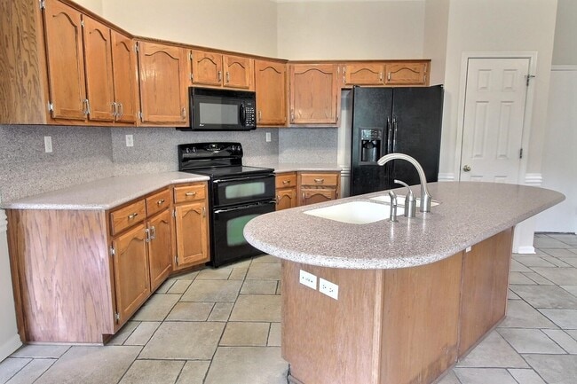 Building Photo - 275 Home Pl