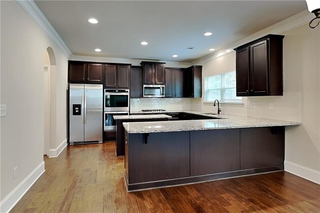 Building Photo - 3770 Brookhollow Dr