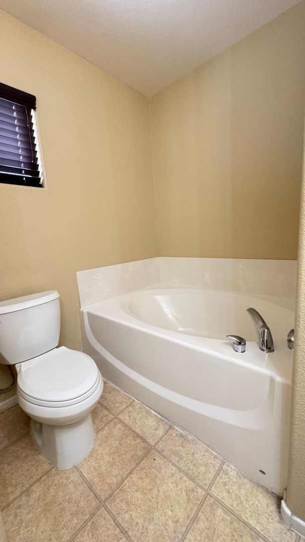 Building Photo - Wonderful Southwest 3 Bedroom Home