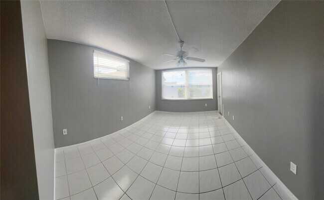 Building Photo - 1701 NE 191st St