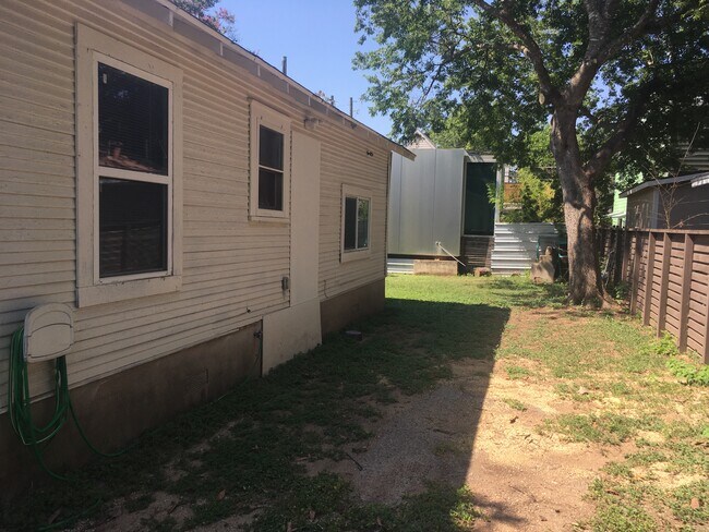 Building Photo - 1303 E 3rd St