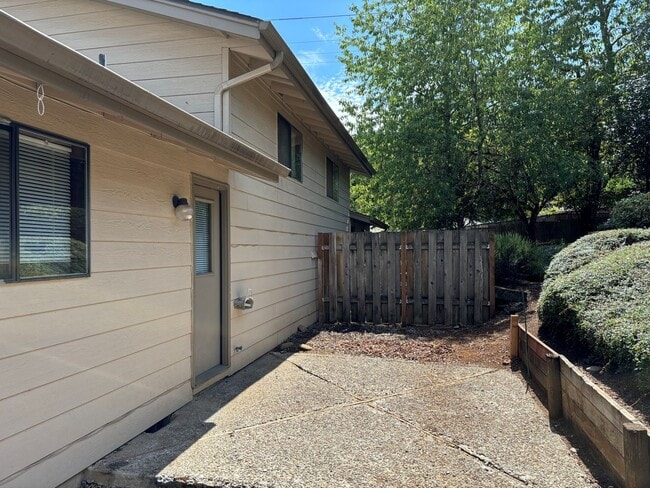 Building Photo - 4995 Pam Ave SE