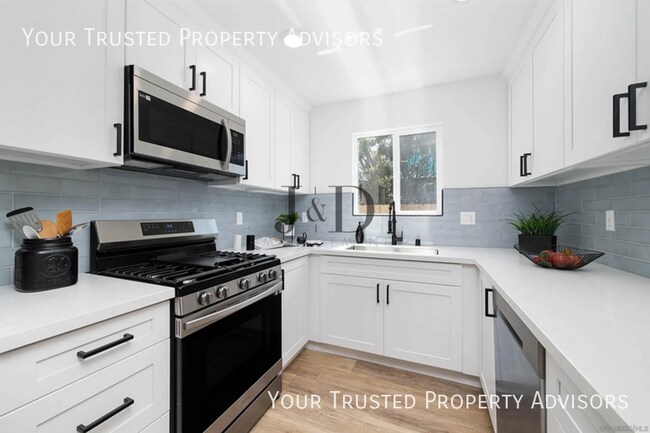 Building Photo - 6750 N Elman St