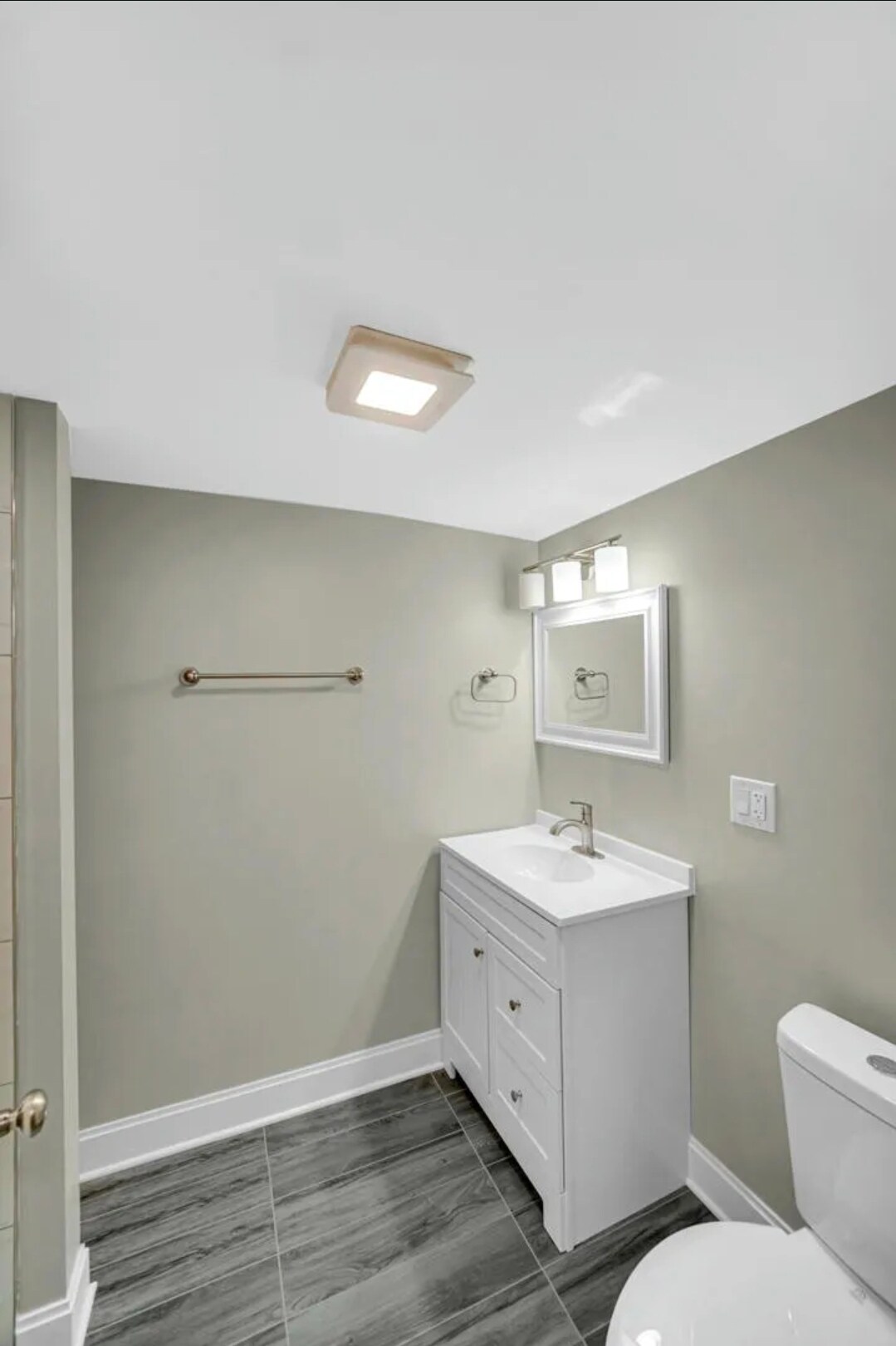 Building Photo - 5626 S Wells St