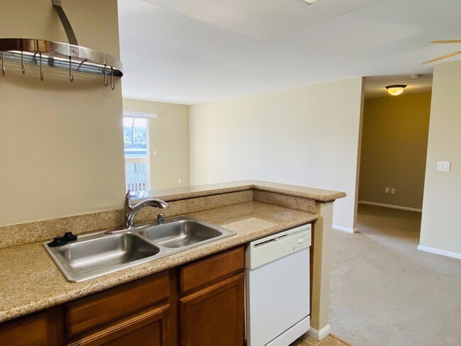 Building Photo - 1 Bedroom Condo in Arbor Hills